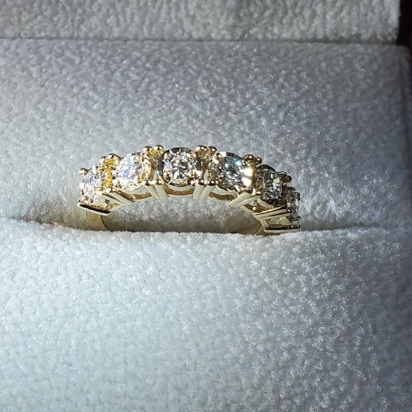 Brand new 14K beautiful wedding band - Picture 5 of 10